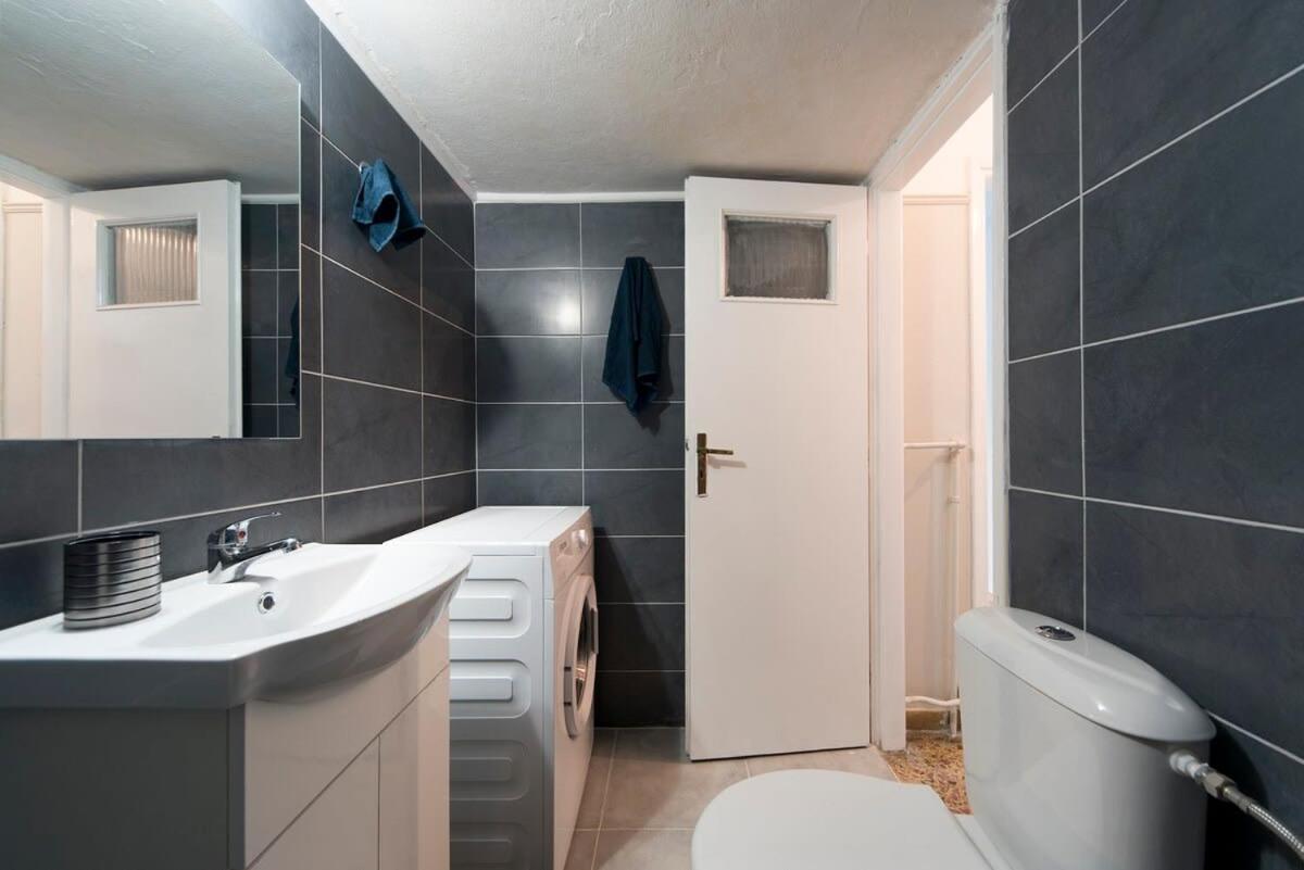 אתונה Central Apartment 3' To Metaksourgio Metro Station מראה חיצוני תמונה